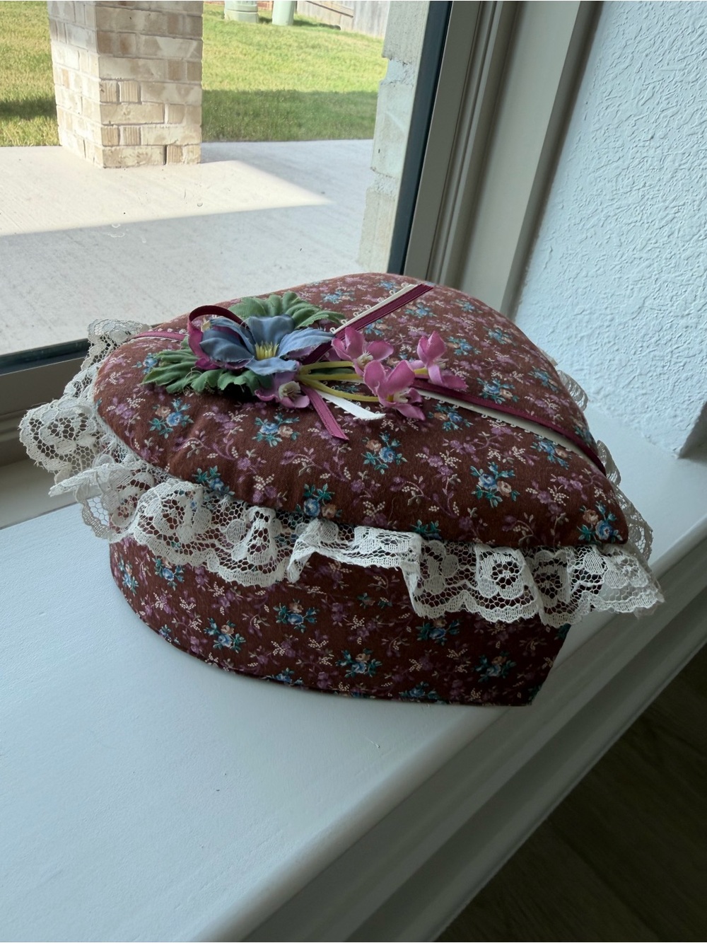 Floral Lace Heart Box - Burgundy